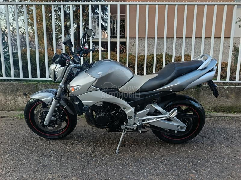 Suzuki gsr 600