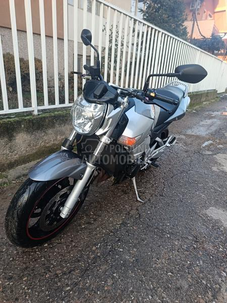 Suzuki gsr 600