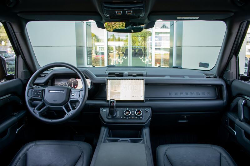Land Rover Defender 