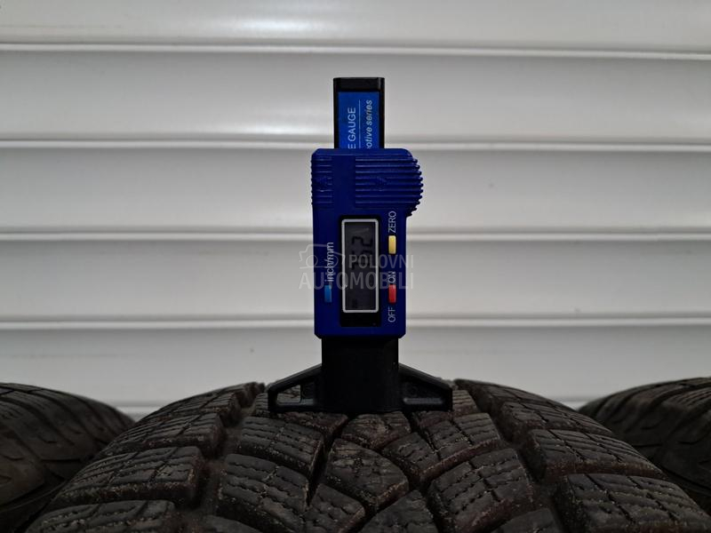 Goodyear 215/65 R16 Zimska