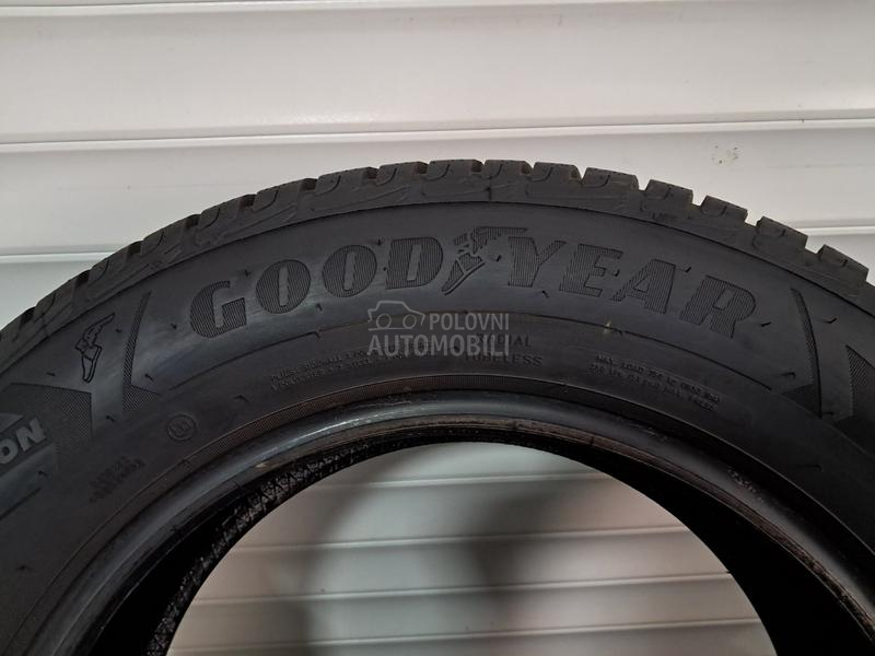Goodyear 215/65 R16 Zimska