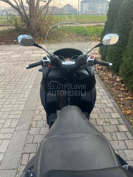 Piaggio MP3 LT B kategorija