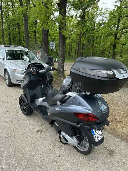 Piaggio MP3 Lt 300 B kategorija