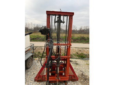 Adut traktorski viljuskar