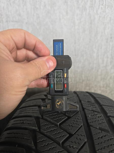 Continental 225/55 R17 Zimska