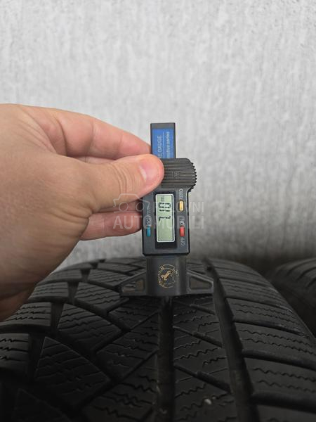 Continental 225/55 R17 Zimska