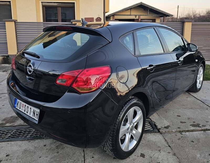 Opel Astra J 