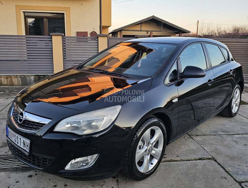 Opel Astra J 