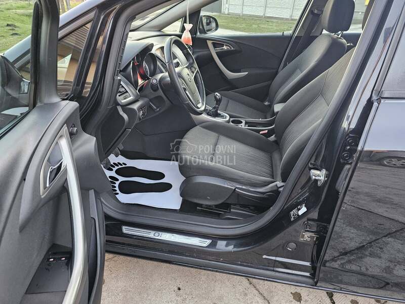 Opel Astra J 