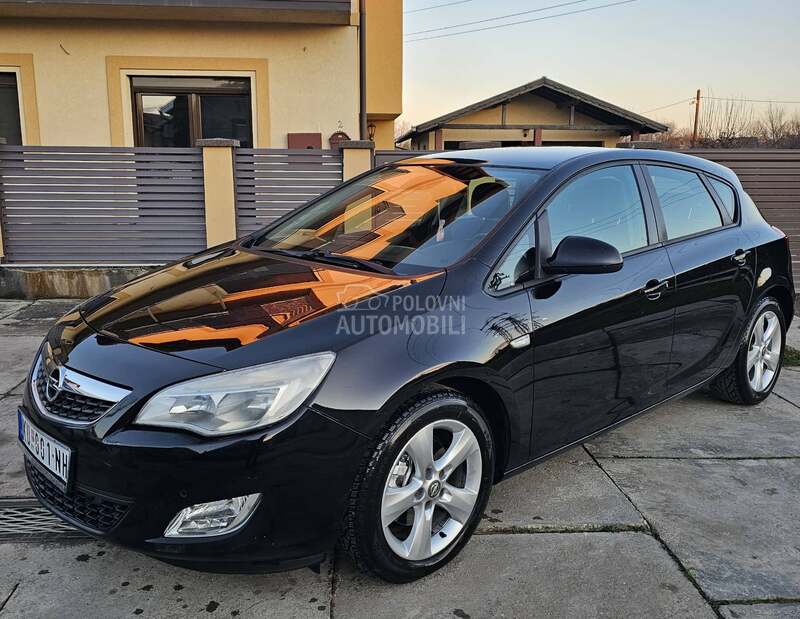 Opel Astra J 