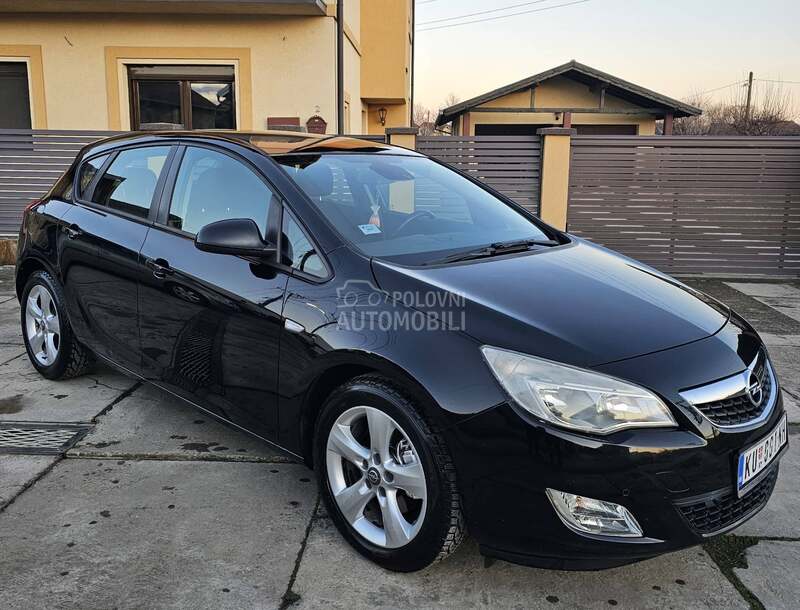 Opel Astra J 