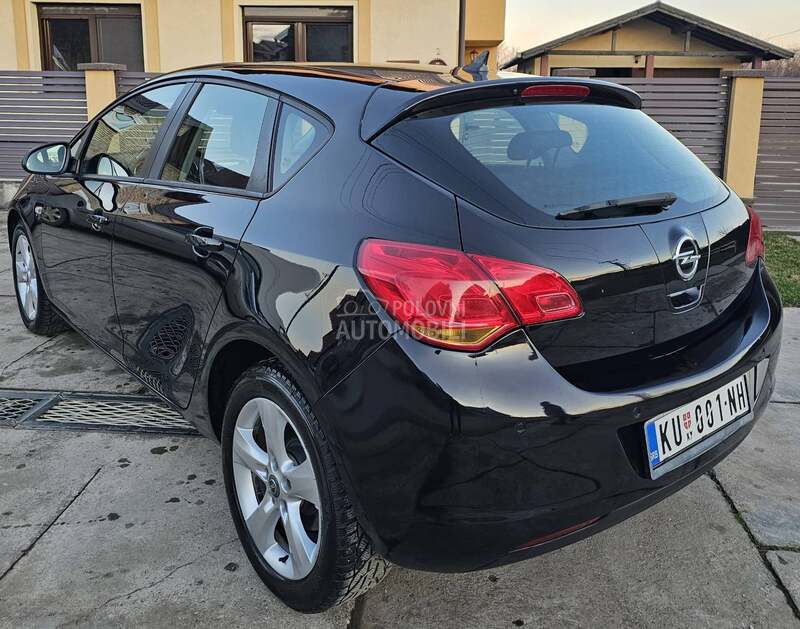 Opel Astra J 