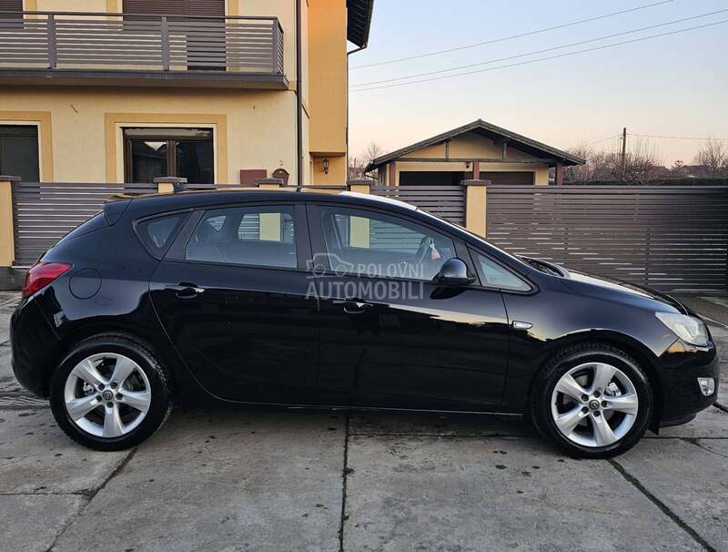 Opel Astra J 