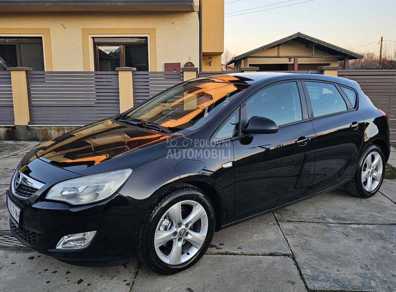 Opel Astra J 