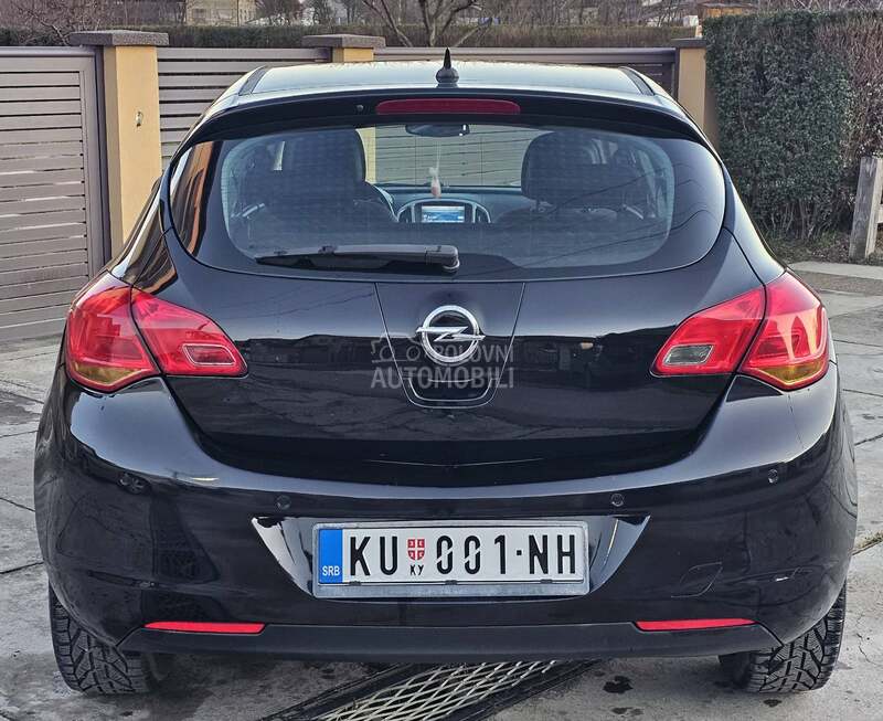 Opel Astra J 