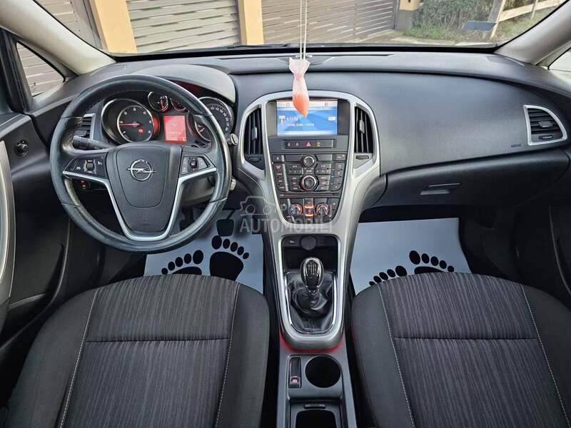 Opel Astra J 