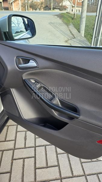 Ford Focus 1.6 TITANIUM
