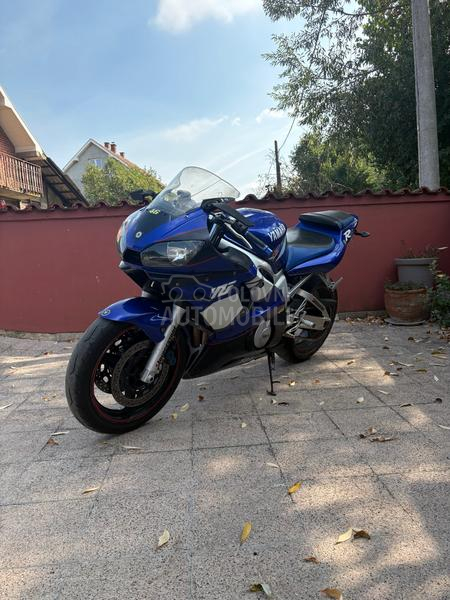 Yamaha R6