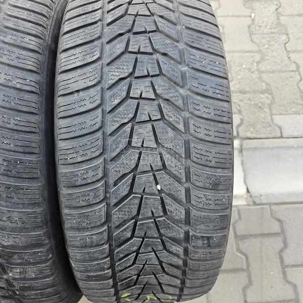 Hankook 245/45 R19 Zimska