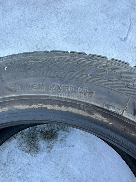 Goodyear 225/55 R17 Zimska
