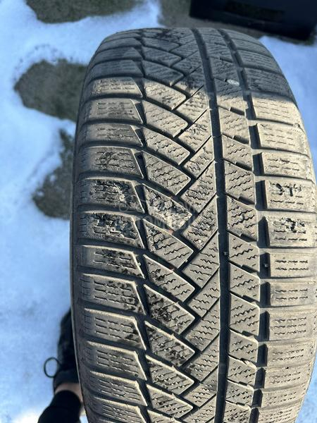 Continental 225/55 R17 Zimska