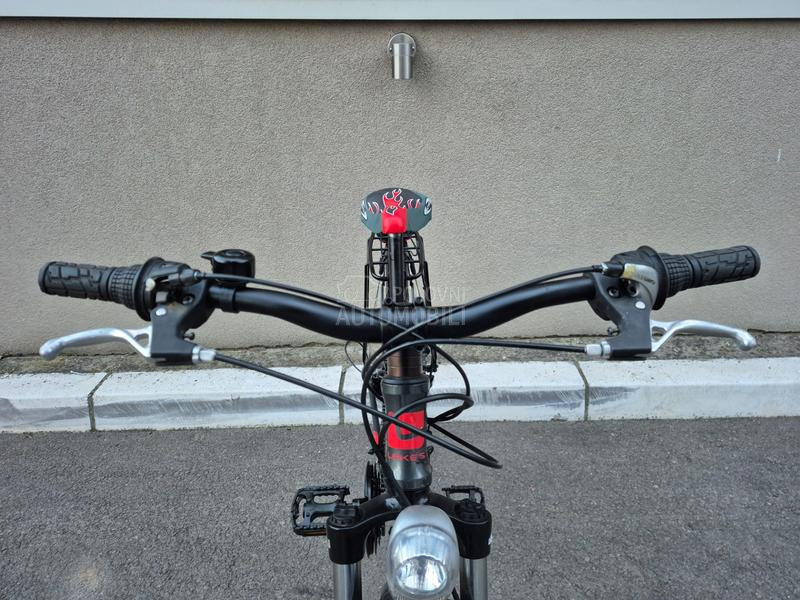 Lakes Flexx 140 street