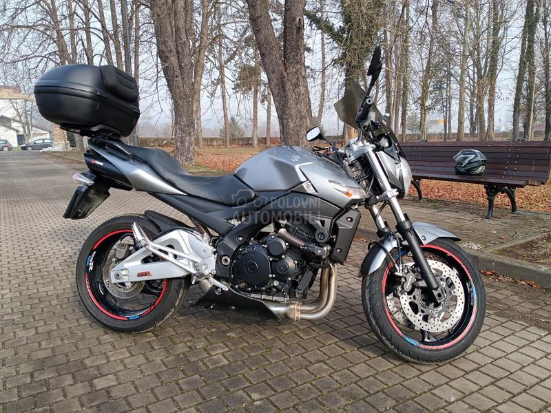 Suzuki gsr 600