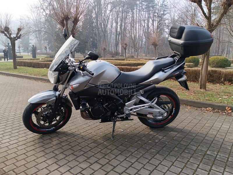 Suzuki gsr 600