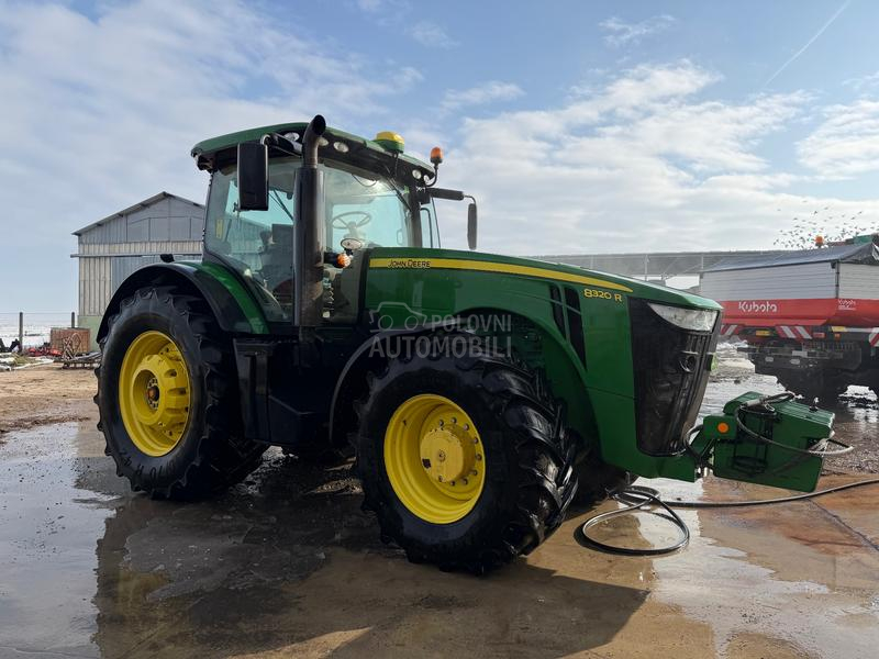 John Deere 8320