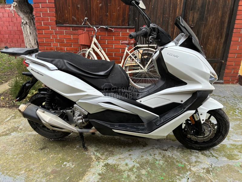 Keeway Veste 300