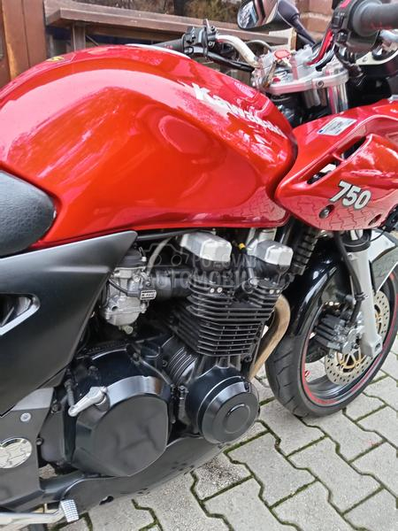 Kawasaki ZR7S