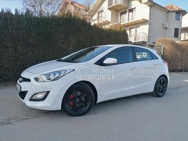 Hyundai i30 1.6i ATTRACTION CH