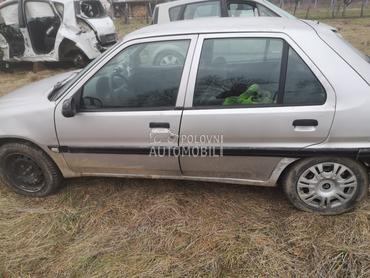 Citroen Saxo 2002. god. -  kompletan auto u delovima