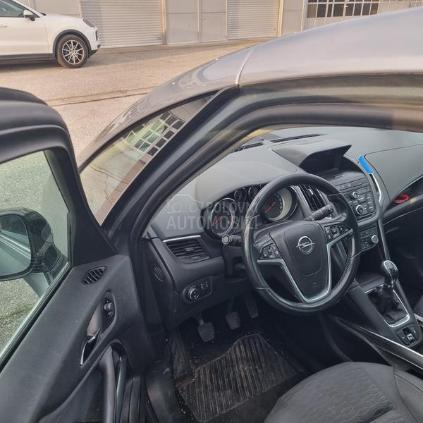Opel Zafira 
