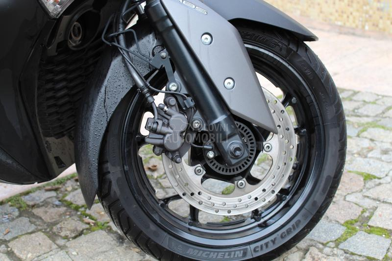 Yamaha X MAX 300