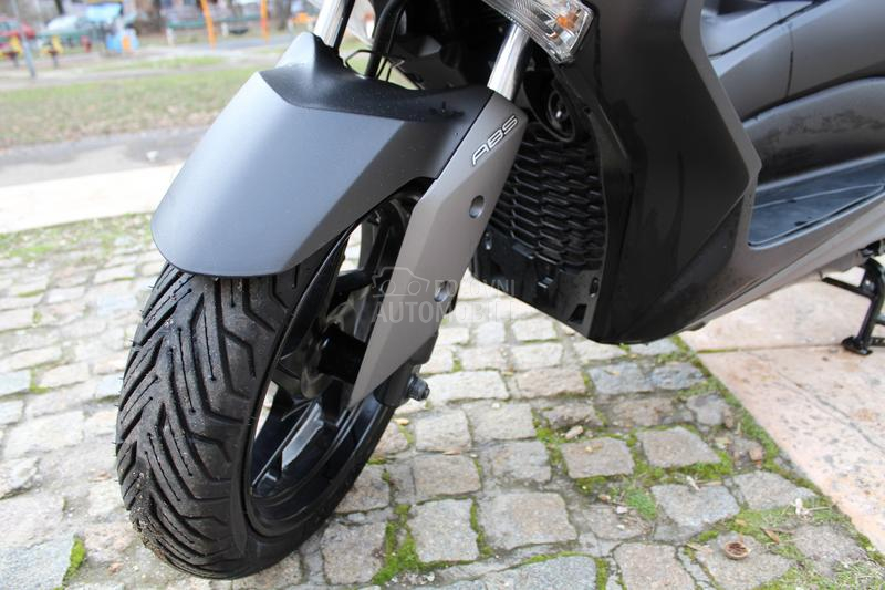 Yamaha X MAX 300