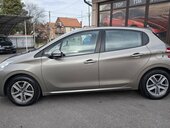 Peugeot 208 1.2 B   T O P