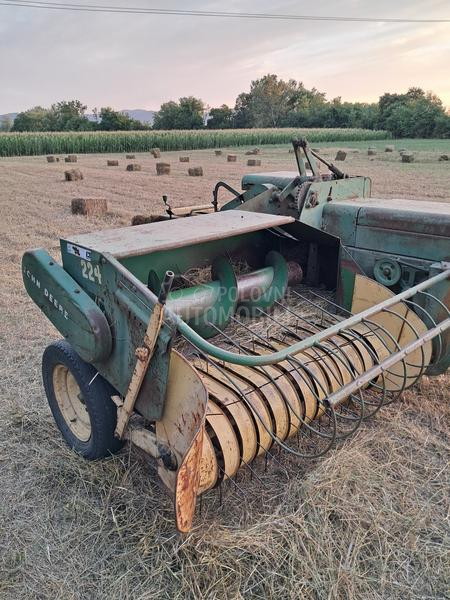 John Deere 224