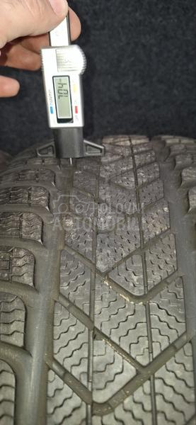Pirelli 245/45 R19 Zimska