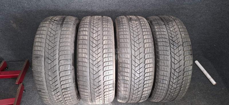 Pirelli 245/45 R19 Zimska