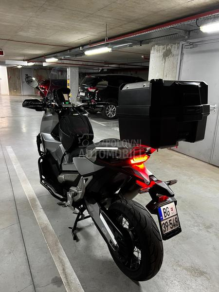Honda x adv