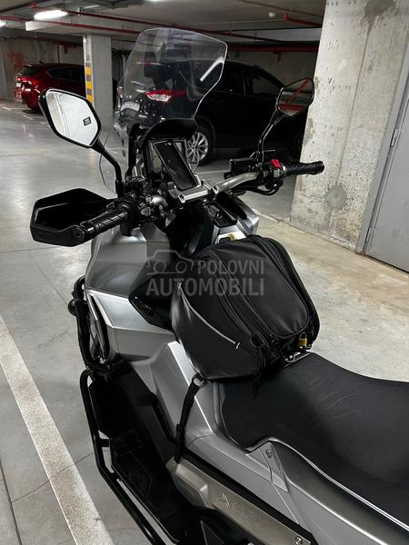 Honda x adv