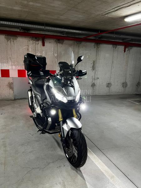 Honda x adv