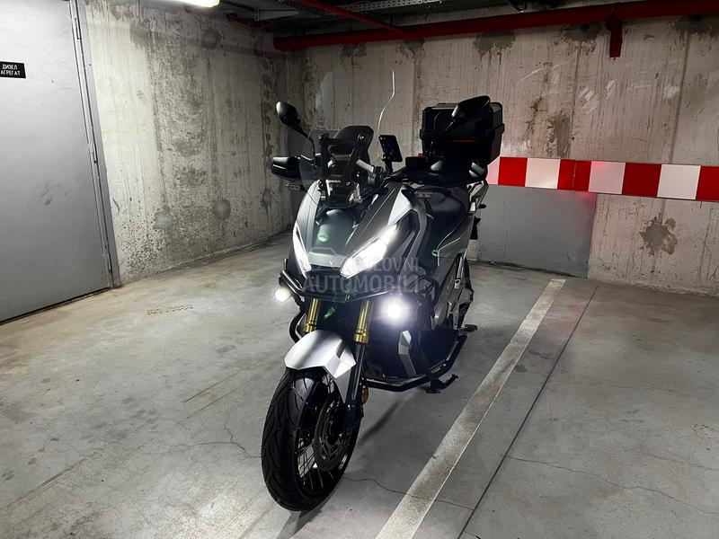 Honda x adv
