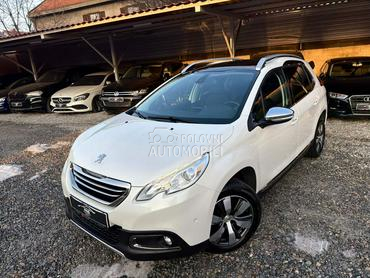 Peugeot 2008 1.2i/Allure/Pano