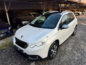 Peugeot 2008 1.2i/Allure/Pano