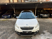 Peugeot 2008 1.2i/Allure/Pano