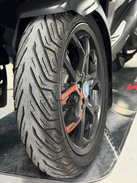 Piaggio MP3 530 hpe 1.700km