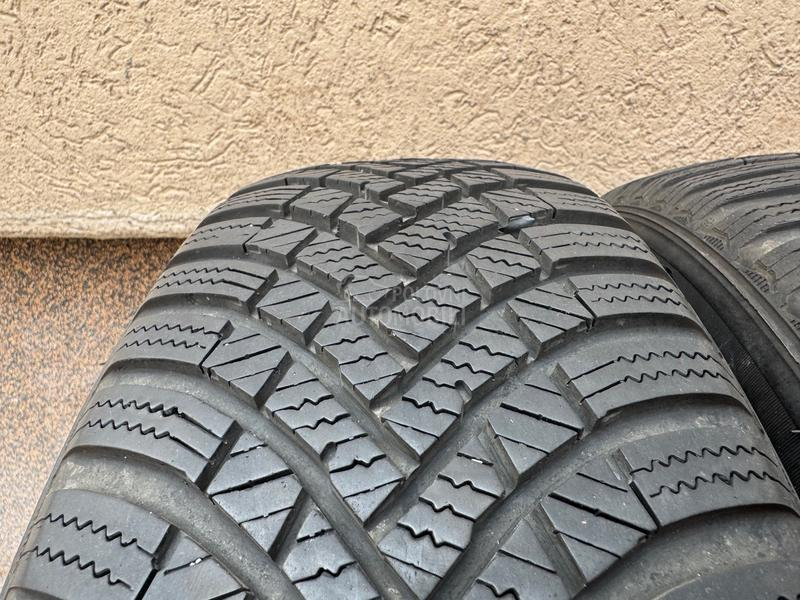 Hankook 185/60 R15 Zimska