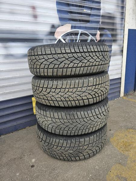 Dunlop 215/60 R17 Zimska